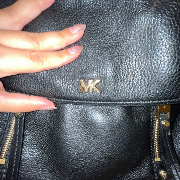 MICHAEL KORS Evie Medium Pebbled Leather Shoulder Bag - Picture 4 of 10